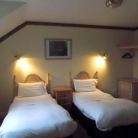 Dalys Inn 2*