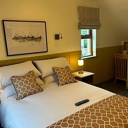 Dalys Inn 2*